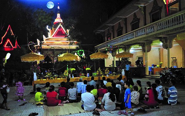 Lễ hội Ok-Om-Bok của đồng bào Khmer