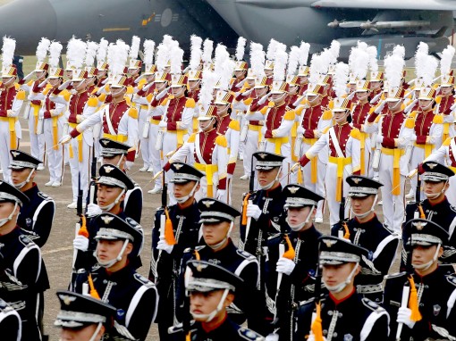 Hàn Quốc lo thiếu người đi lính