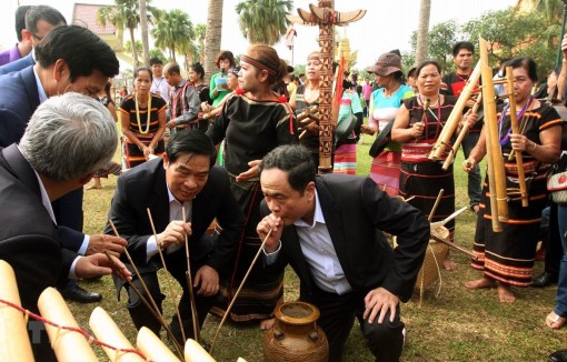 Tái hiện nét sinh hoạt cộng đồng qua Tuần Đại đoàn kết các dân tộc