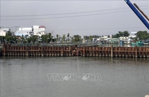 Kiên Giang xây dựng công trình kiểm soát mặn ven biển Tây