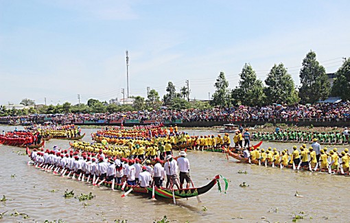 ស​កម្ម​ភាព​នៃ​ពិធី​បុណ្យ​អក​អំ​បុក​-ប្រ​ណាំង​ទូក​-ង ខេត្ត​សុក​ត្រាំង​លើ​ក IV