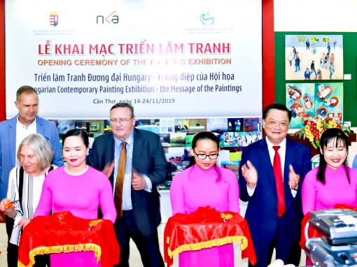 Khai mạc Triển lãm tranh đương đại Hungary tại Cần Thơ