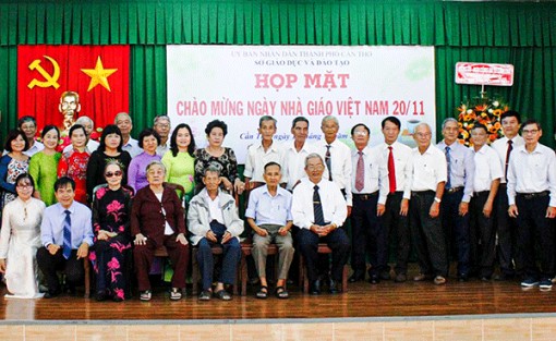 Họp mặt kỷ niệm Ngày Nhà giáo Việt Nam