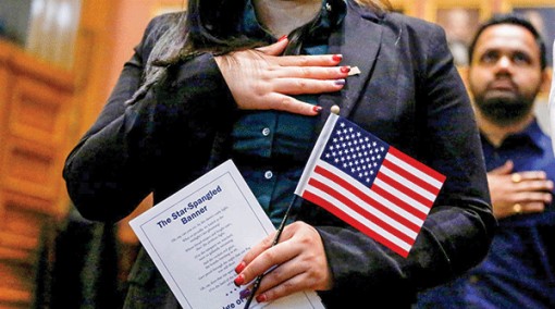 Mỹ có thể tăng gần gấp đôi lệ phí nhập tịch