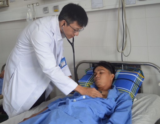 15 phút cứu sống nam thanh niên 23 tuổi ngưng tim