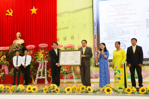 Trường ĐH Trà Vinh đạt chuẩn kiểm định chất lượng cơ sở giáo dục theo bộ tiêu chí mới