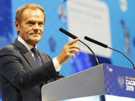 Donald Tusk tuyên chiến

với chủ nghĩa dân túy