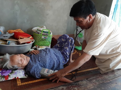 Cộng đồng giúp đỡ người cao tuổi neo đơn