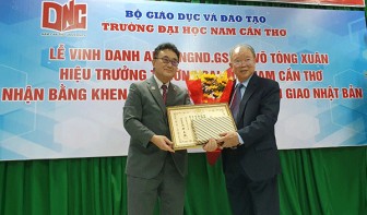 Vinh danh Giáo sư Võ Tòng Xuân nhận Bằng khen của Bộ trưởng Bộ Ngoại giao Nhật Bản