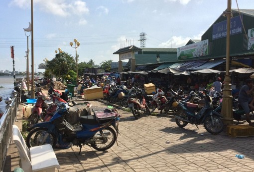 Sớm lập lại trật tự công viên bờ kè sông Cần Thơ