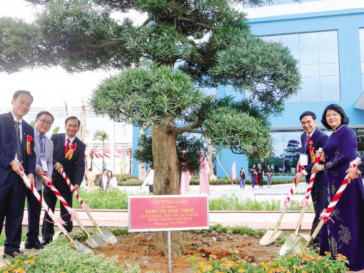 Phó Chủ tịch nước Đặng Thị Ngọc Thịnh
dự kỷ niệm 40 năm xây dựng và phát triển Trường Đại học Y Dược Cần Thơ