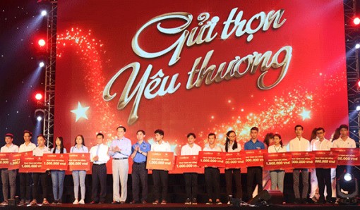 MobiFone miền Tây tổ chức đêm hội bóng đá – âm nhạc, MobiFone “Gửi trọn yêu thương”