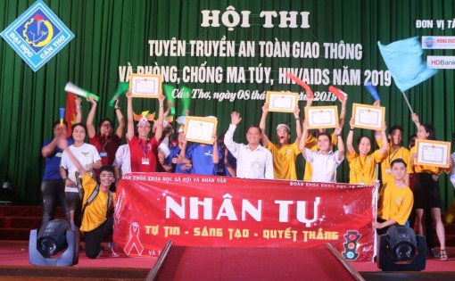 Sôi nổi hội thi an toàn giao thông và phòng, chống ma túy, HIV/AIDS