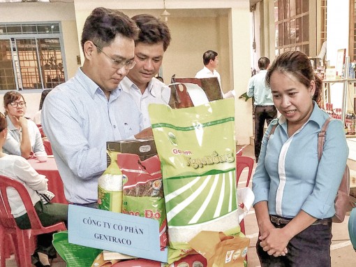 Khuyến khích sản xuất, 
tiêu thụ nông sản an toàn