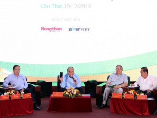 Thủ tướng Nguyễn Xuân Phúc  đối thoại với nông dân