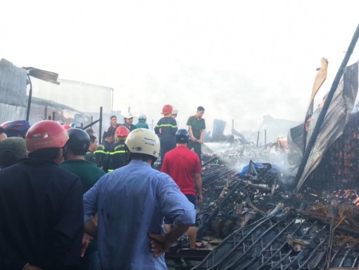 Cà Mau: Cháy 11 căn nhà, một người thiệt mạng
