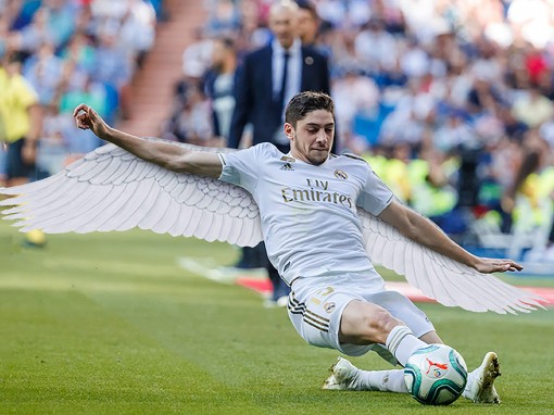 Cánh chim nhỏ giữa bầu trời Bernabeu