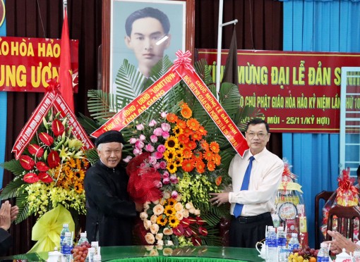 An Giang: Lãnh đạo tỉnh thăm, chúc mừng Đại lễ kỷ niệm 100 năm ngày Đản sinh Đức Huỳnh giáo chủ Phật giáo Hòa Hảo