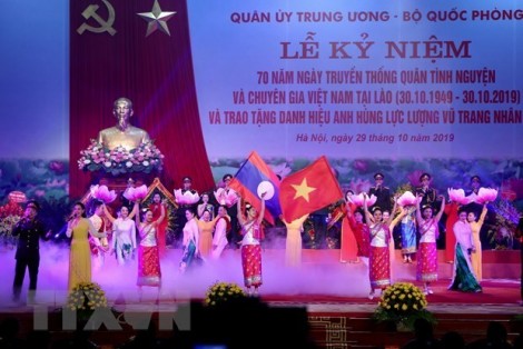 Vietnamese volunteer soldiers excellently fulfill mission in Laos: Lao ...