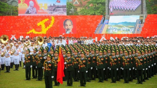 Sự nham hiểm của kiến nghị “xây dựng quân đội chuyên nghiệp”