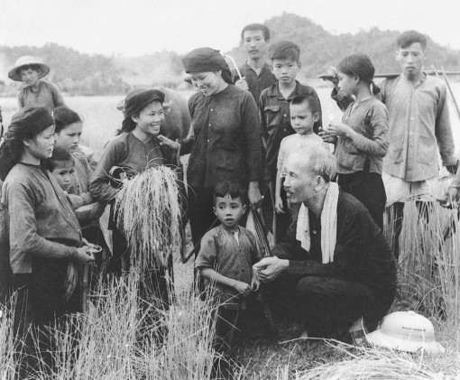 Học và làm theo Bác về gắn bó với nhân dân