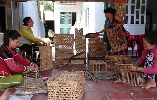 Vươn lên nhờ lục bình