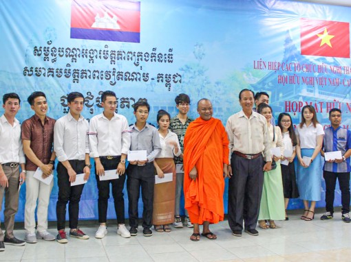 Nhớ mãi những ngày
giúp bạn hồi sinh đất nước