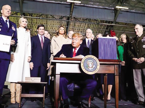 Đạo luật quốc phòng
nhiều tham vọng của Mỹ