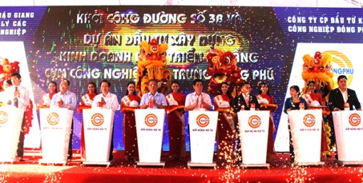 Khởi công xây dựng đường số 3B và Dự án đầu tư xây dựng kinh doanh phát triển hạ tầng Cụm công nghiệp tập trung Đông Phú