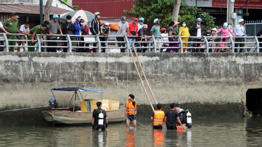 Người đàn ông tắm sông mất tích