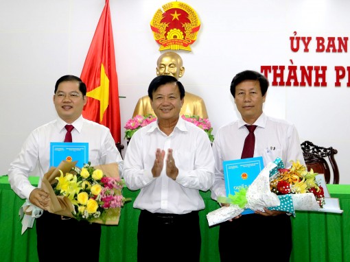 Trao quyết định bổ nhiệm hai giám đốc sở