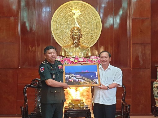 Cục Phát triển - Quân đội Hoàng gia Campuchia
chúc Tết lãnh đạo TP Cần Thơ