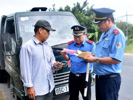 Kiên quyết xử lý nghiêm hiện tượng

“xe dù, bến cóc”, xe trá hình hợp đồng