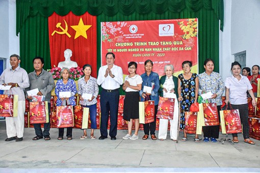 Trao quà “Tết vì người nghèo Xuân Canh Tý năm 2020”