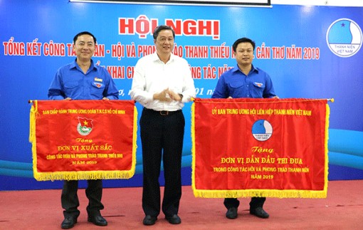 Giáo dục thế hệ trẻ sống có lý tưởng, hoài bão, dám vì người khác