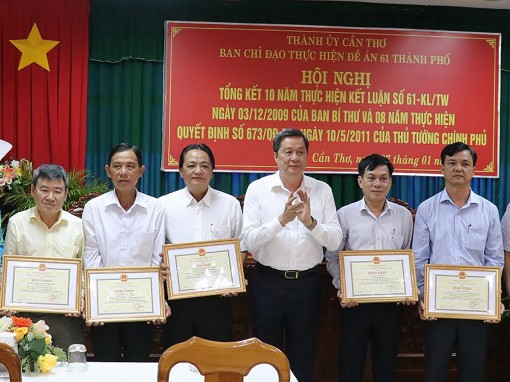 Phát huy vai trò chủ thể của nông dân
trong xây dựng nông thôn mới