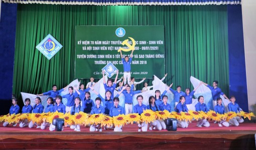 Đại học Cần Thơ kỷ niệm ngày truyền thống học sinh, sinh viên