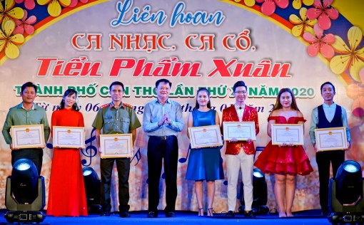 72 tiết mục đoạt giải Liên hoan Ca nhạc, ca cổ, tiểu phẩm Xuân