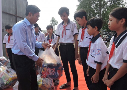 Khai mạc Tết Quân Dân quận Cái Răng