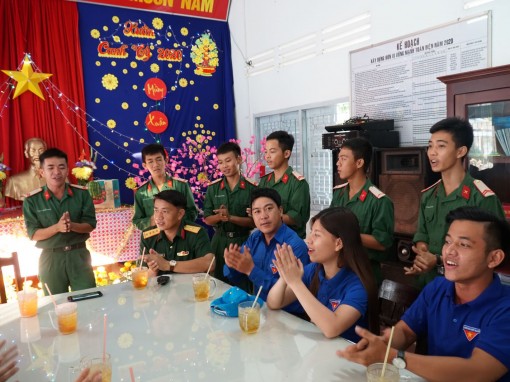 Vui Xuân cùng bộ đội vùng biên giới