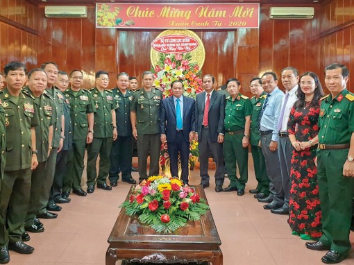 Bộ Tư lệnh Lục quân - Quân đội Hoàng gia Campuchia chúc Tết lãnh đạo TP Cần Thơ