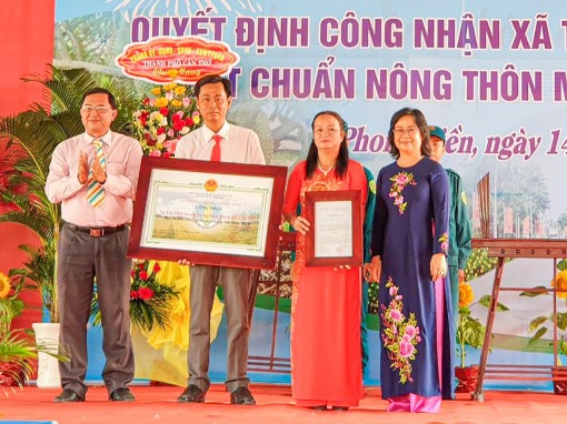 Tân Thới đón nhận danh hiệu
xã nông thôn mới nâng cao