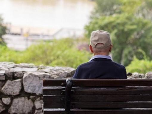 Cô đơn nguy hiểm như hút thuốc lá, béo phì