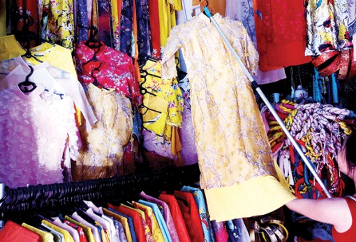 Sắm áo dài diện Tết