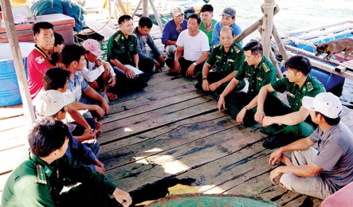 Nghề nuôi cá lồng bè phát triển mạnh ở xã đảo Lại Sơn