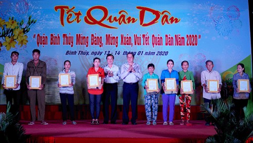 Nhiều hoạt động ý nghĩa trong chương trình Tết Quân - Dân