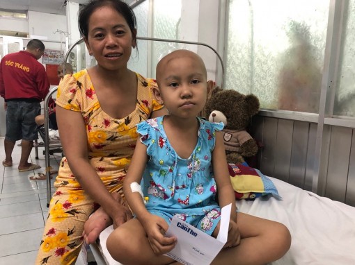Bạn đọc giúp bé Trinh bị ung thư buồng trứng