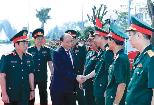 Thủ tướng Nguyễn Xuân Phúc thăm và làm việc
tại Trường Sĩ quan Lục quân 2