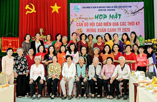 Họp mặt cán bộ Hội Phụ nữ qua các thời kỳ