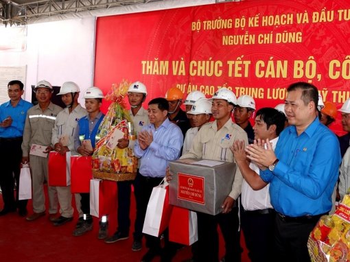 Bộ trưởng Kế hoạch và Đầu tư chúc Tết cán bộ, công nhân Dự án Trung Lương - Mỹ Thuận